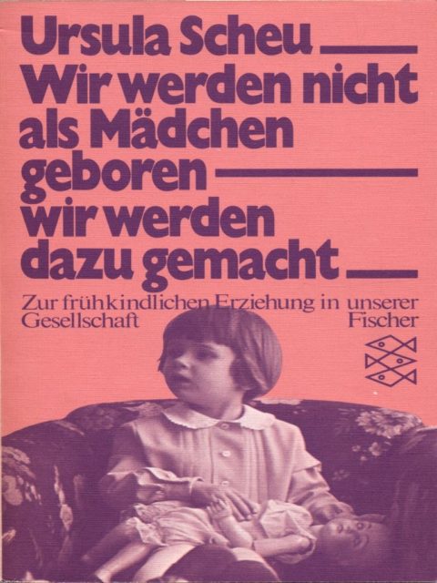 Ursula Scheu: Wir werden nicht als Mädchen geboren - wir werden dazu gemacht : zur frühkindlichen Erziehung in unserer Gesellschaft. - Orig.-Ausg. - Frankfurt am Main: Fischer-Taschenbuch-Verl., 1977. (FMT-Signatur: LE.03.017)