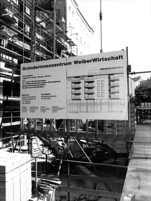 Weiberwirtschaft, 1995, © Eric Richard, Frauengewerbehof WeiberWirtschaft, Berlin, Anklamer Straße 38; 8/95, 1995 (FMT-Signatur: FT.02.286)