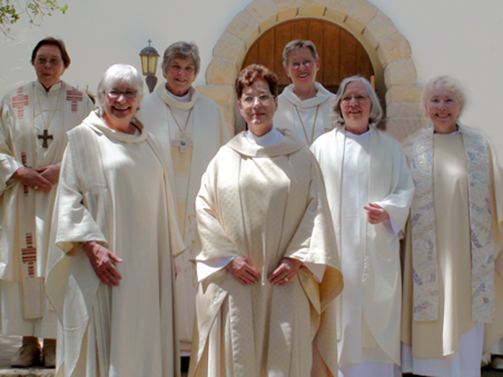 © Ida Raming (ganz links), 2009 Externer Link: Roman Catholic Women Priests