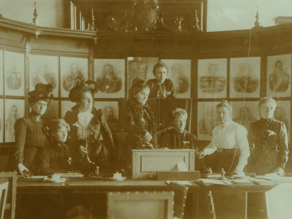 Wichtigste Pionierinnen beim Verband fortschrittlicher Frauenvereine, Berliner Reichstag, 3.10.1901 ©ullstein Bild (FMT-Signatur FT.01.037)